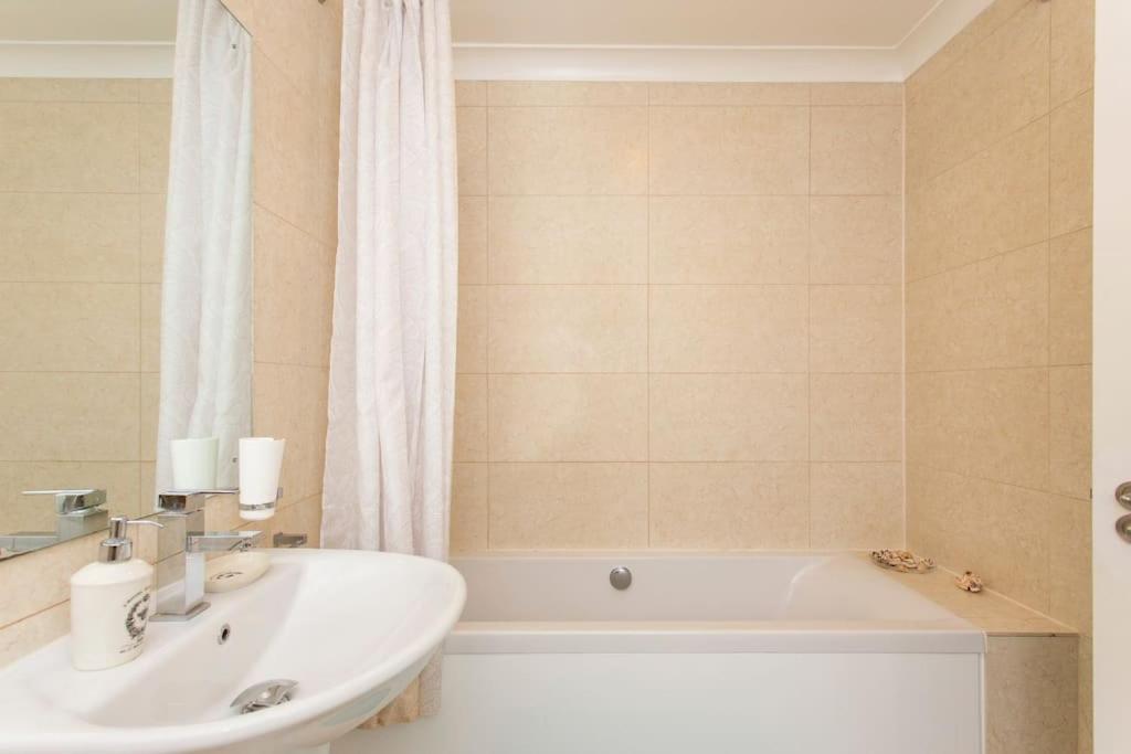 2 Bed Room Flat Near Westfield, West Λονδίνο Εξωτερικό φωτογραφία